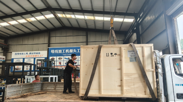 源头工厂实力见证丨母线加工机木箱包装完成装车发货